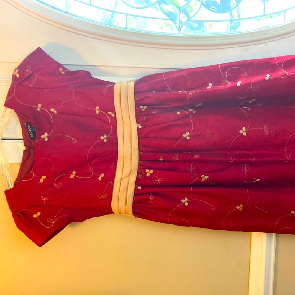 Burgundy color with gold trim . Very comfortable. No itchy lace or trim.